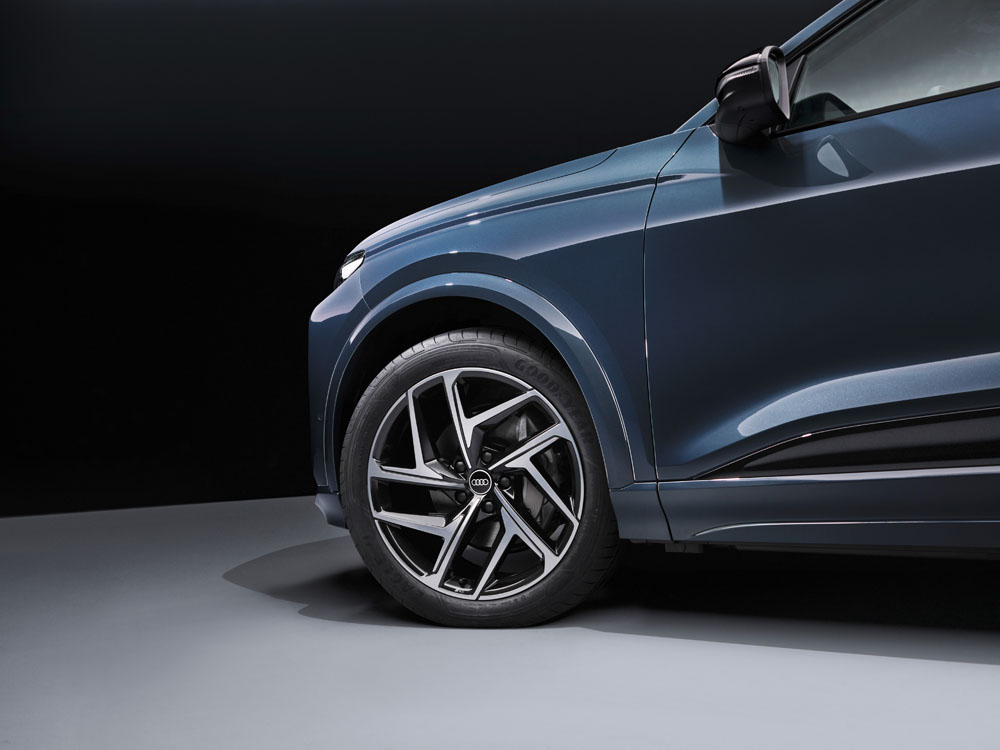 Audi Q6 e-tron: El primero de una prometedora gama de vehículos eléctricos 55 Motor16 2024 Audi Q6 e tron 24 Motor16