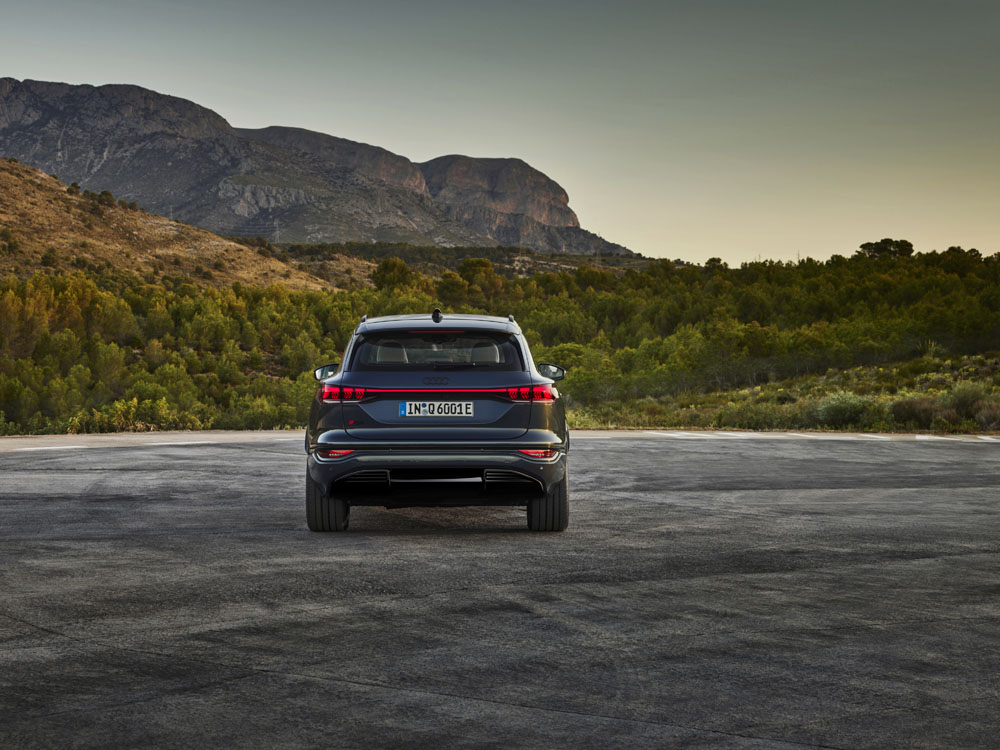 Audi Q6 e-tron: El primero de una prometedora gama de vehículos eléctricos 26 Motor16 2024 Audi Q6 e tron 65 Motor16