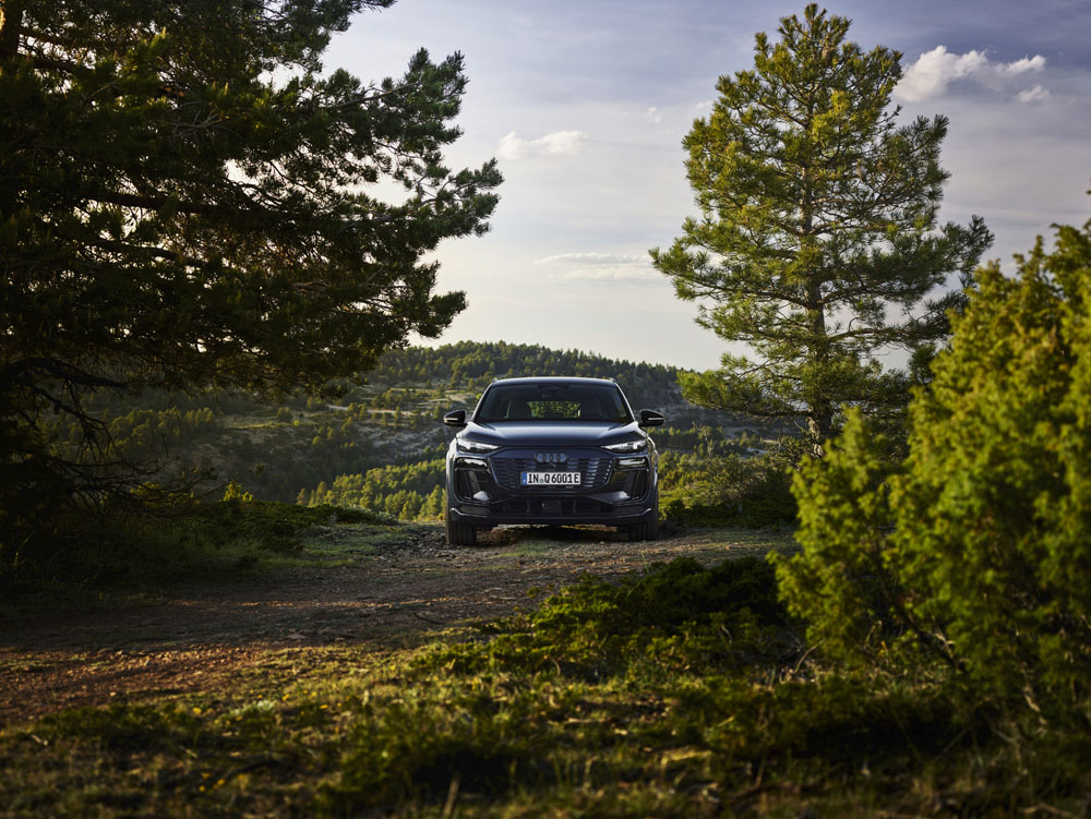 Audi Q6 e-tron: El primero de una prometedora gama de vehículos eléctricos 34 Motor16 2024 Audi Q6 e tron 73 Motor16