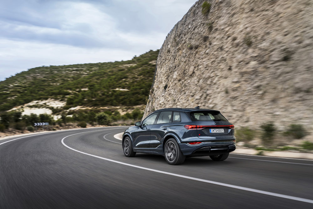 Audi Q6 e-tron: El primero de una prometedora gama de vehículos eléctricos 51 Motor16 2024 Audi Q6 e tron 90 Motor16