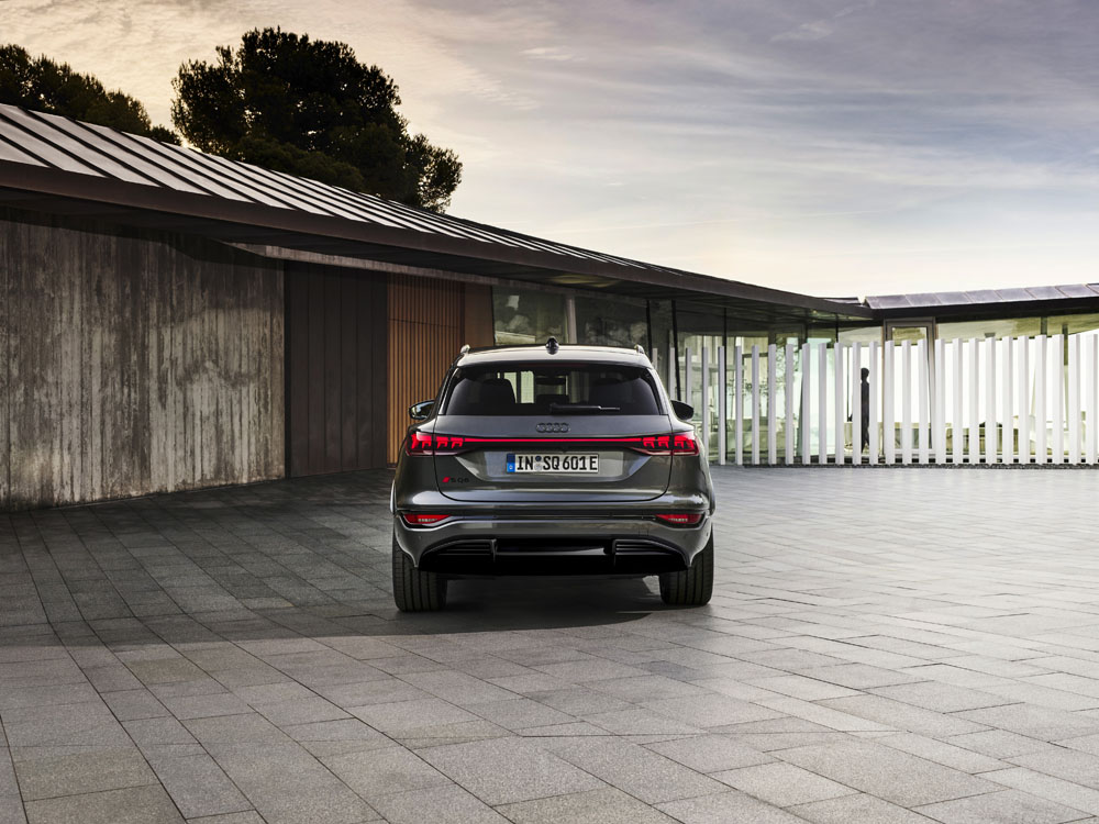 Audi Q6 e-tron: El primero de una prometedora gama de vehículos eléctricos 82 Motor16 2024 Audi SQ6 e tron 26 Motor16