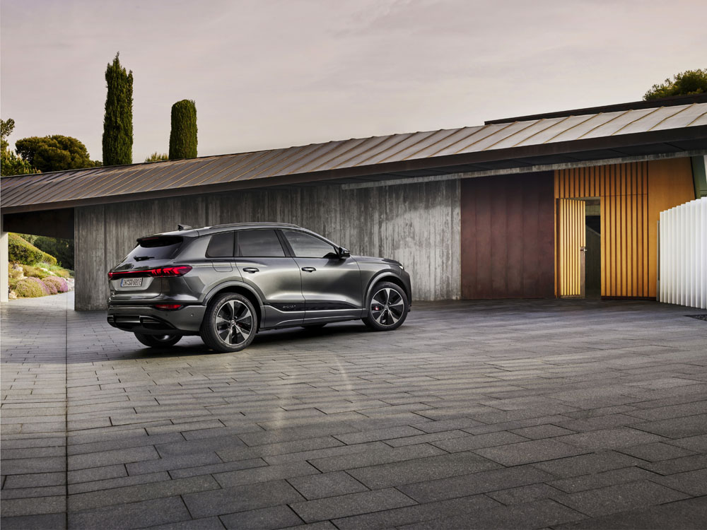 Audi Q6 e-tron: El primero de una prometedora gama de vehículos eléctricos 86 Motor16 2024 Audi SQ6 e tron 30 Motor16