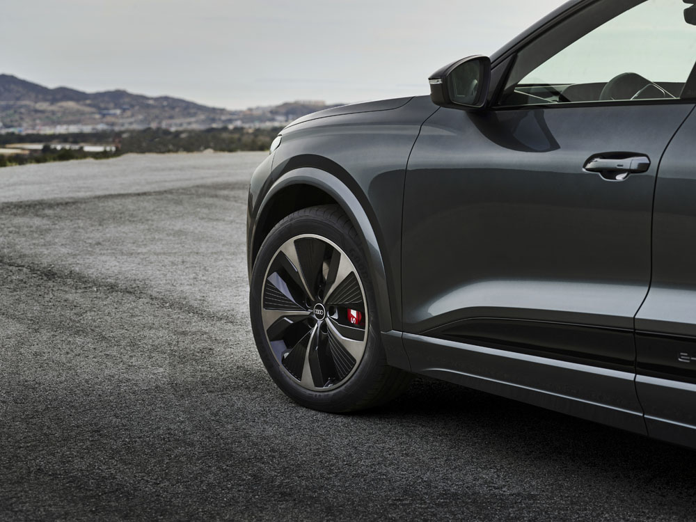 Audi Q6 e-tron: El primero de una prometedora gama de vehículos eléctricos 120 Motor16 2024 Audi SQ6 e tron 39 Motor16