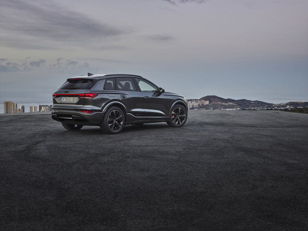 Audi Q6 e-tron: El primero de una prometedora gama de vehículos eléctricos 96 Motor16 2024 Audi SQ6 e tron 48 Motor16