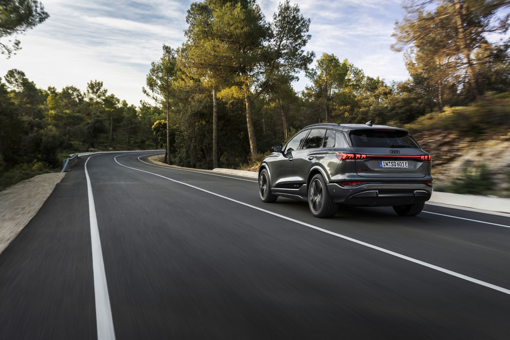 Audi Q6 e-tron: El primero de una prometedora gama de vehículos eléctricos 5 Motor16 2024 Audi SQ6 e tron 58 Motor16