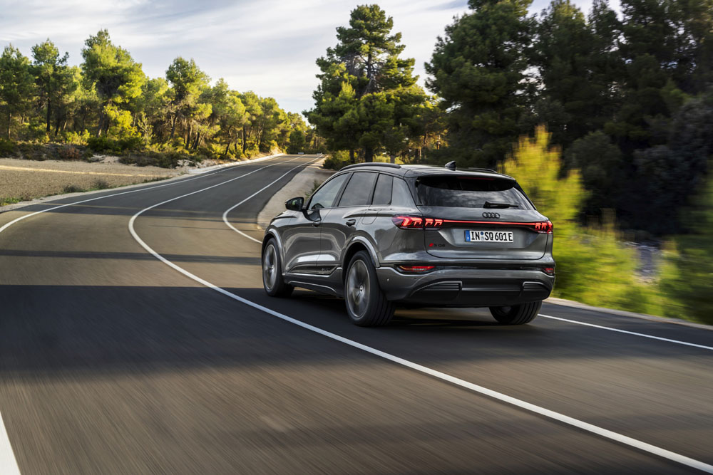 Audi Q6 e-tron: El primero de una prometedora gama de vehículos eléctricos 107 Motor16 2024 Audi SQ6 e tron 59 Motor16