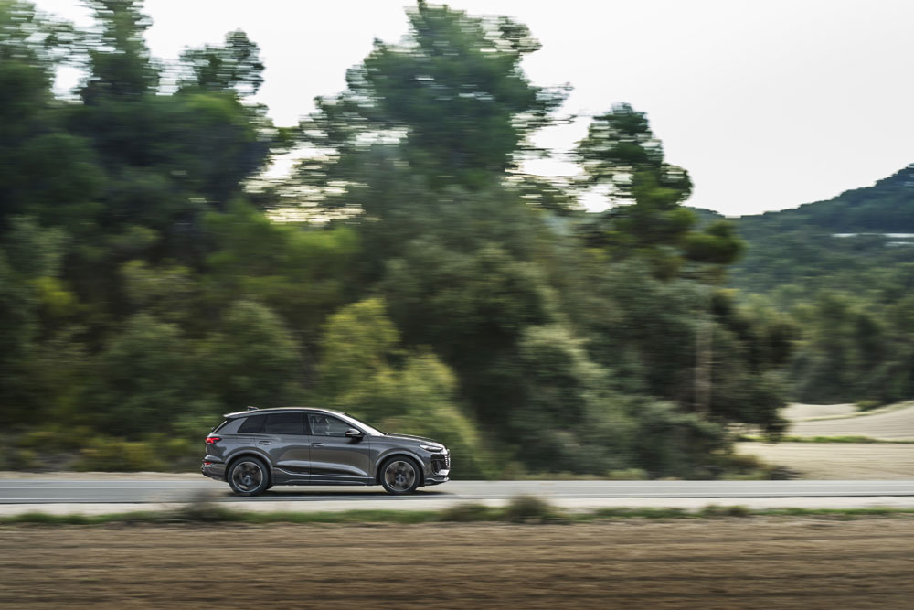Audi Q6 e-tron: El primero de una prometedora gama de vehículos eléctricos 110 Motor16 2024 Audi SQ6 e tron 62 Motor16