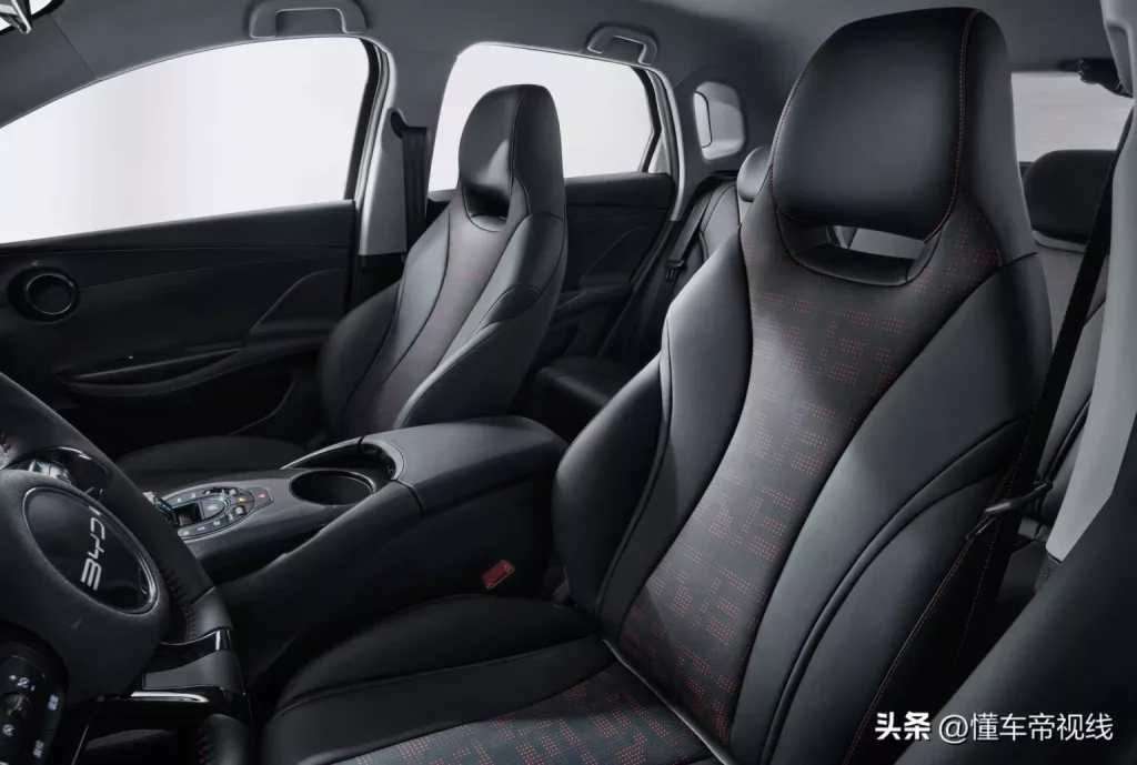 2024 BYD e2. Imagen interior.