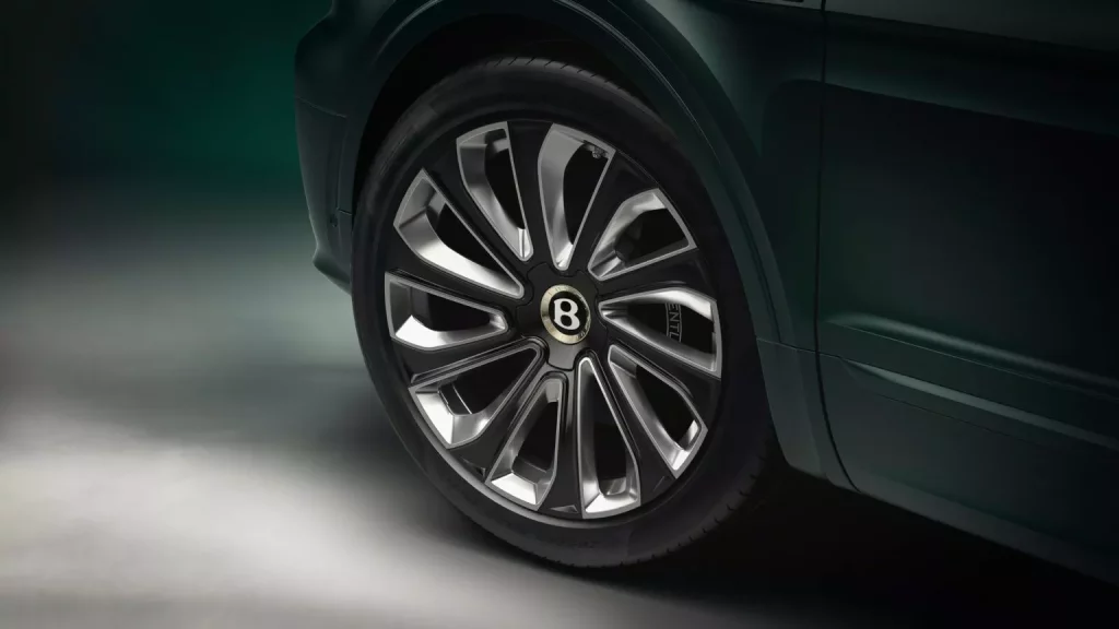 Tres Bentley Bentayga para tres mujeres irrepetibles 11 Motor16 2024 Bentayga Bentley Girls Edition 8 Motor16