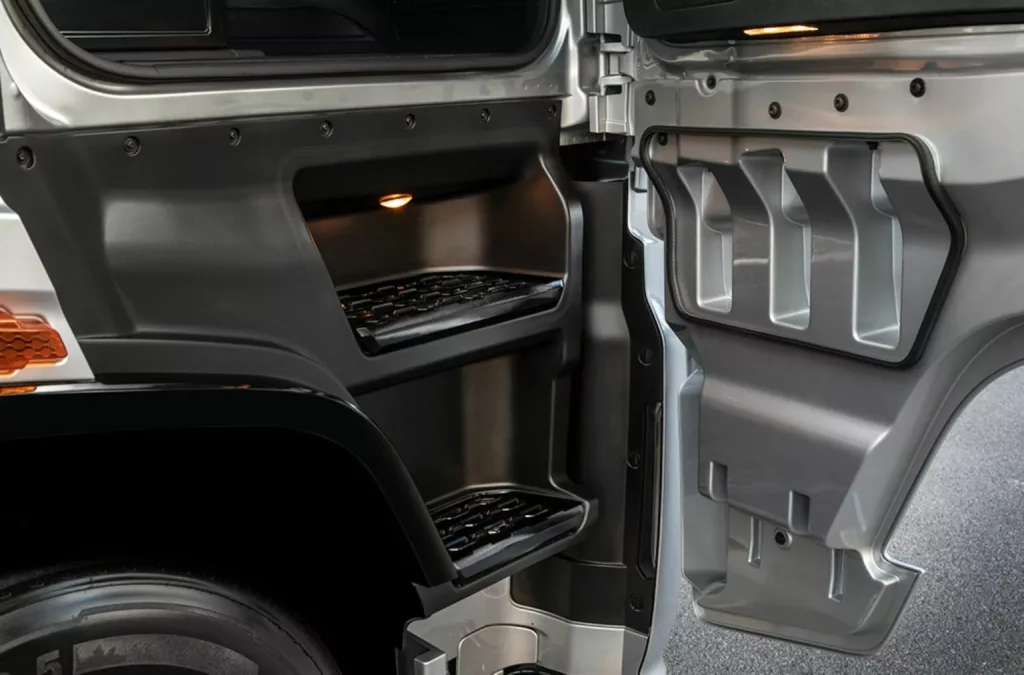 La última edición especial de Ford ha sido creada para su inmenso F-MAX 14 Motor16 2024 Ford F Max Blackline 7 Motor16