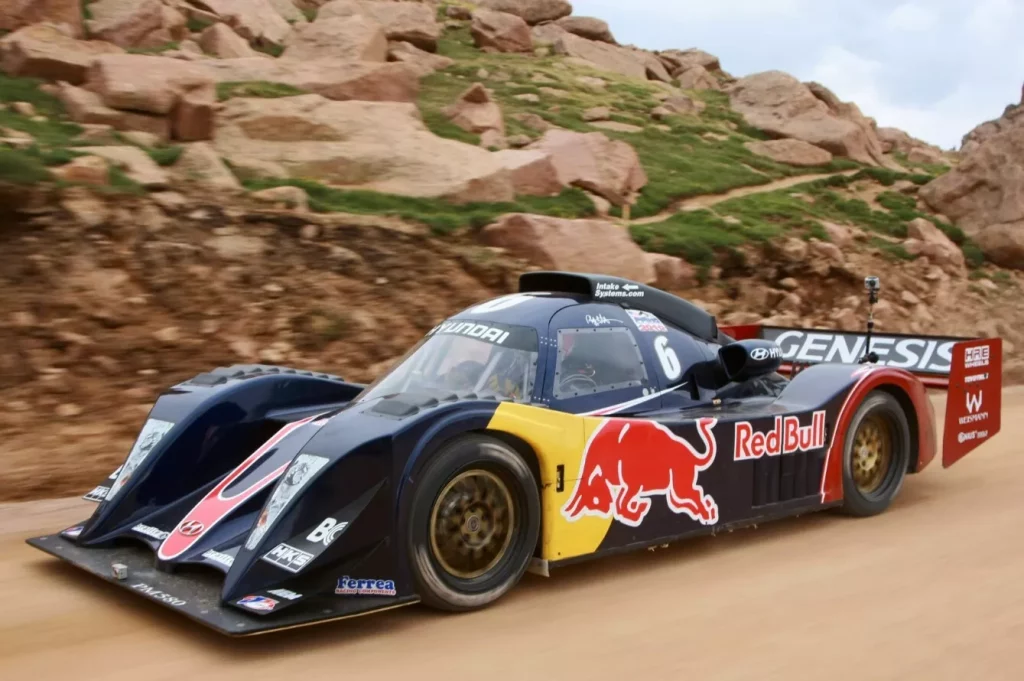 2024 Hyundai Pikes Peak Teaser. Imagen.