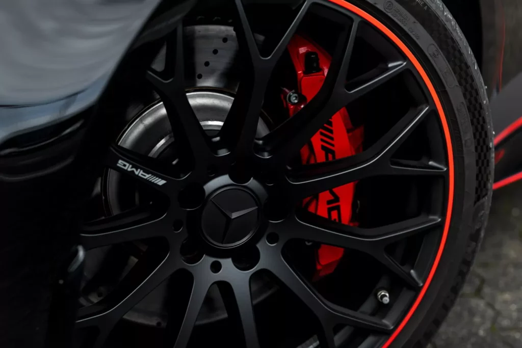 Los 4 cilindros del Mercedes-AMG C 63 S E Performance no son problema para Manhart 18 Motor16 2024 MANHART CRE700 Mercedes AMG C63 S E Performance 15 Motor16