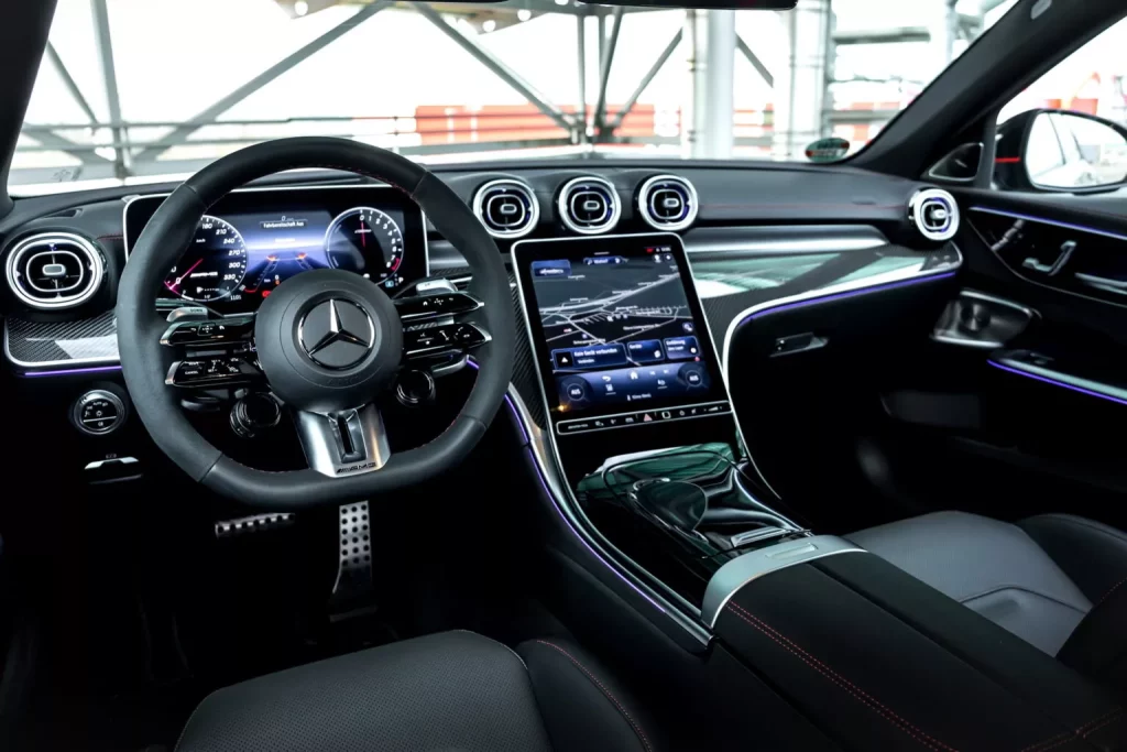 Los 4 cilindros del Mercedes-AMG C 63 S E Performance no son problema para Manhart 3 Motor16 2024 Mercedes-AMG C 63 S E Performance. Manhart CRE 700. Imagen interior.