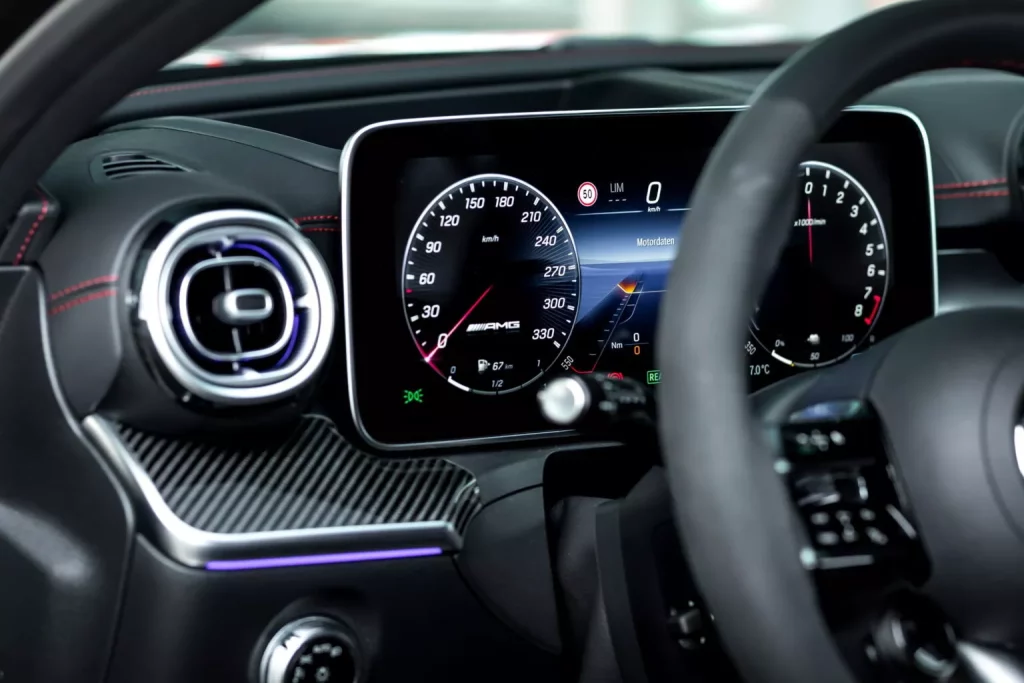 Los 4 cilindros del Mercedes-AMG C 63 S E Performance no son problema para Manhart 26 Motor16 2024 MANHART CRE700 Mercedes AMG C63 S E Performance 23 Motor16