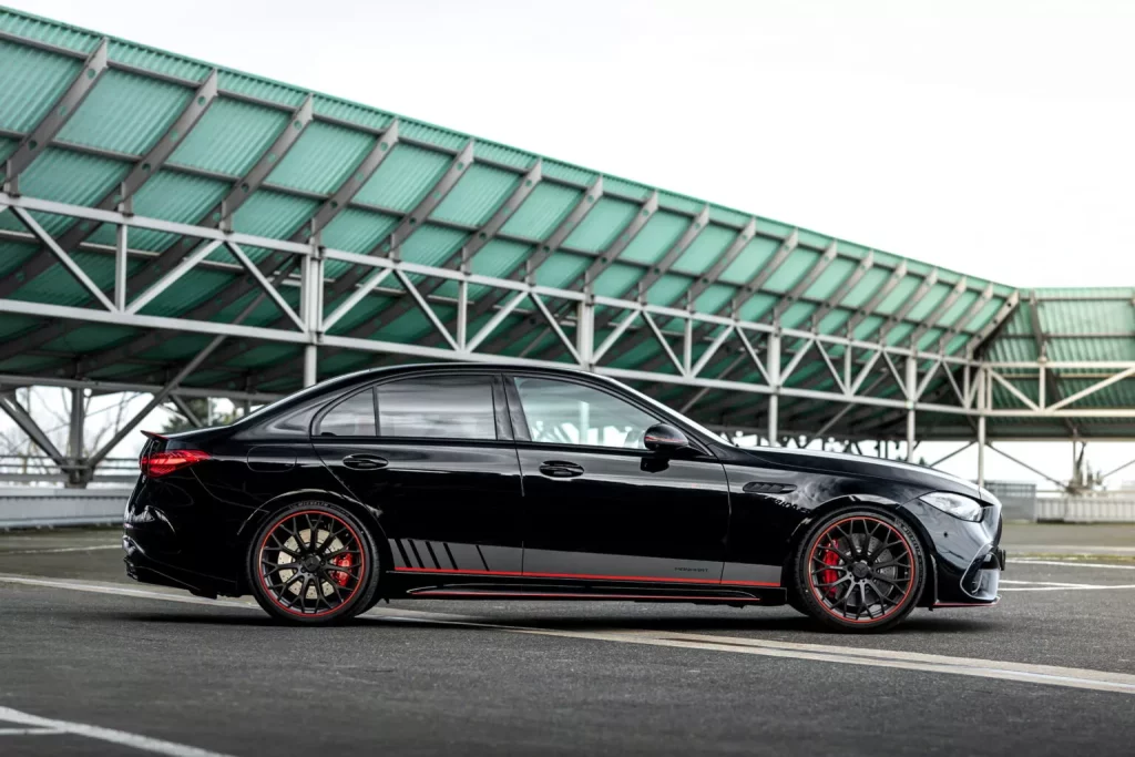 Los 4 cilindros del Mercedes-AMG C 63 S E Performance no son problema para Manhart 6 Motor16 2024 MANHART CRE700 Mercedes AMG C63 S E Performance 3 Motor16