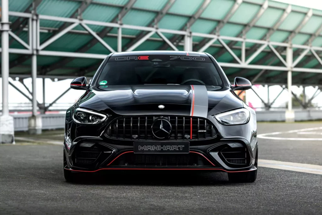 Los 4 cilindros del Mercedes-AMG C 63 S E Performance no son problema para Manhart 1 Motor16 2024 Mercedes-AMG C 63 S E Performance. Manhart CRE 700. Imagen frontal.