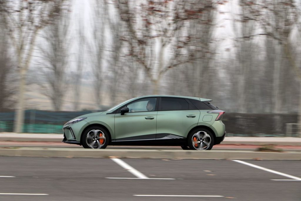 MG4 XPower: Probamos un deportivo compacto eléctrico a precio de 'low cost' 3 Motor16 2024 MG4 XPower. Prueba. Imagen barrido.