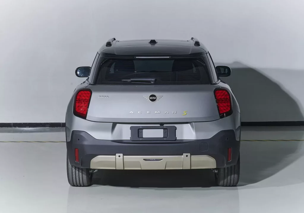Hola: Soy el nuevo Mini Aceman y me he escapado de China 2 Motor16 2024 Mini Aceman. China. Imagen trasera.