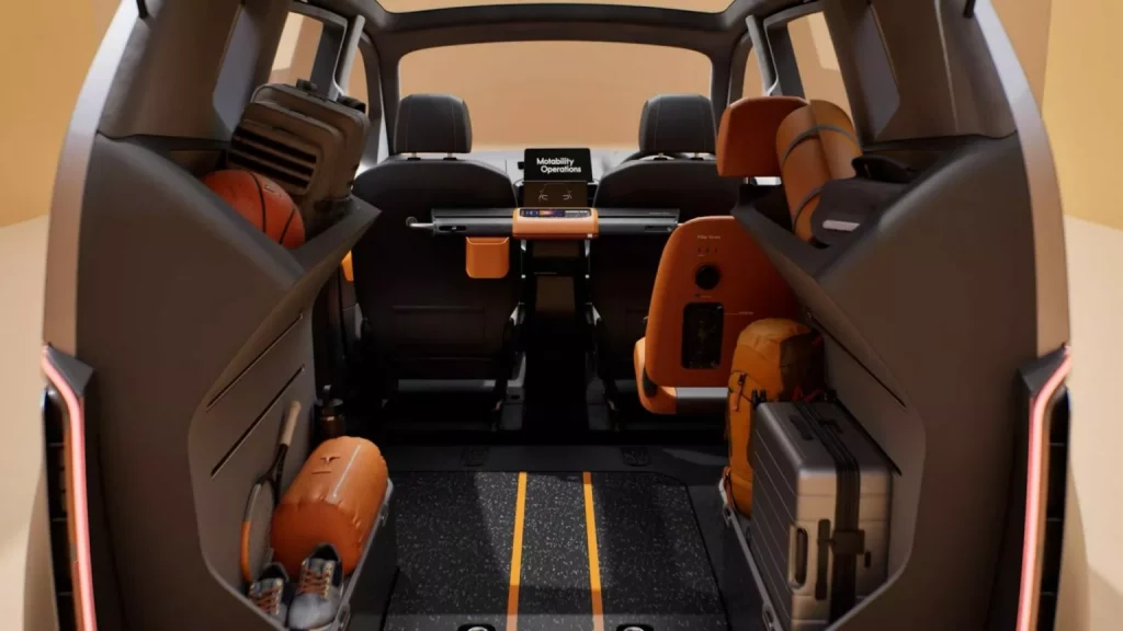 2024 Monovolumen eVITA. Motability y Callum. Imagen interior.