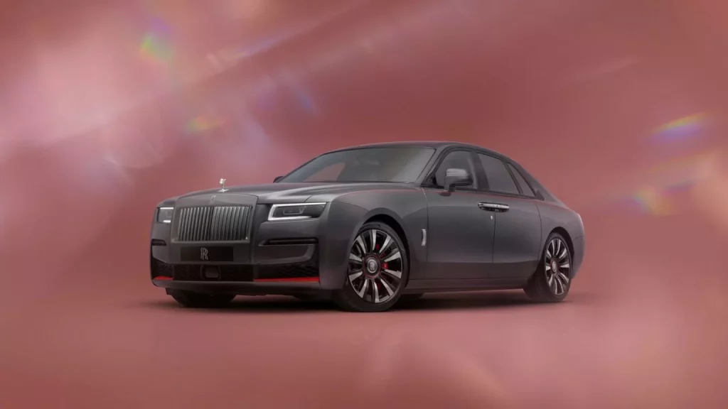 2024 Rolls-Royce Ghost Prism. Imagen delantera.