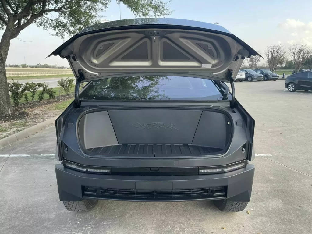 2024 Tesla Cybertruck Mecum 20 Motor16
