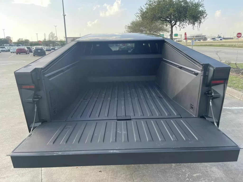 2024 Tesla Cybertruck Mecum 22 Motor16