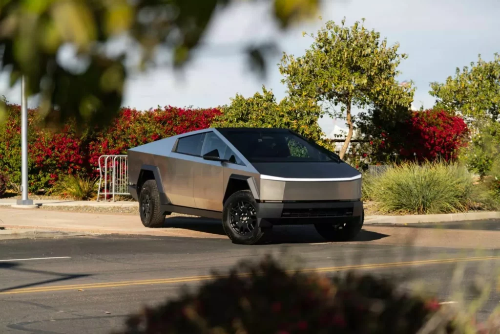 2024 Tesla Cybertruck Mecum 6 Motor16