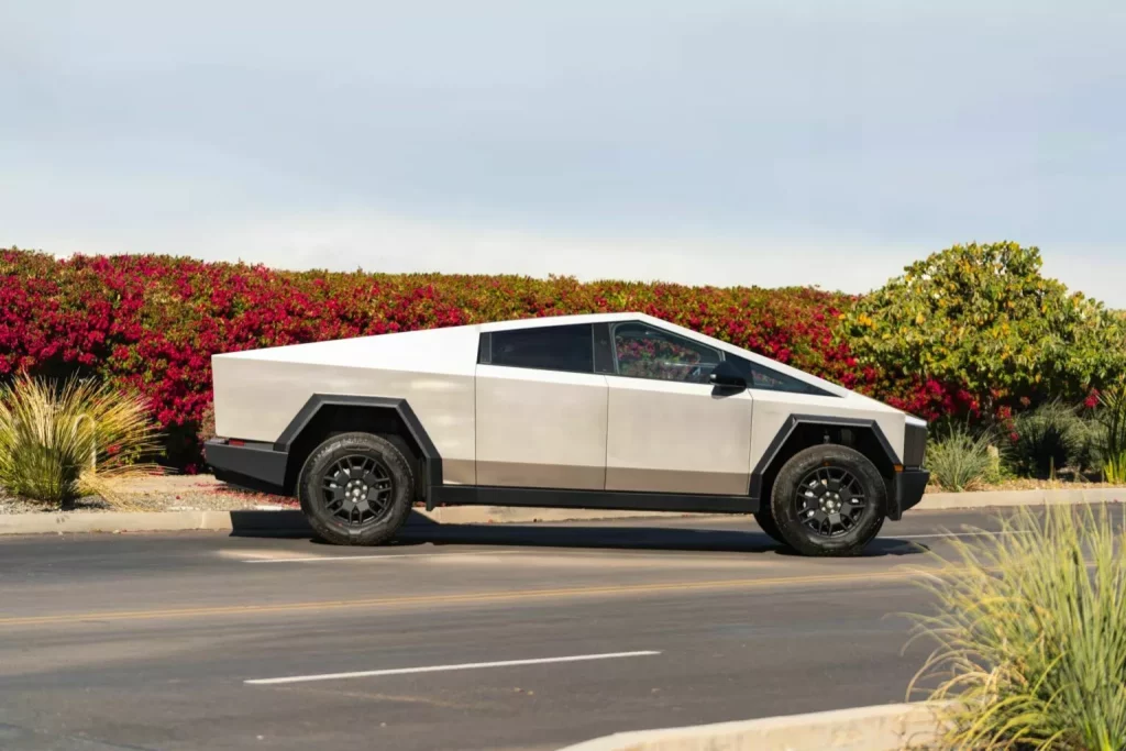 2024 Tesla Cybertruck Mecum 7 Motor16