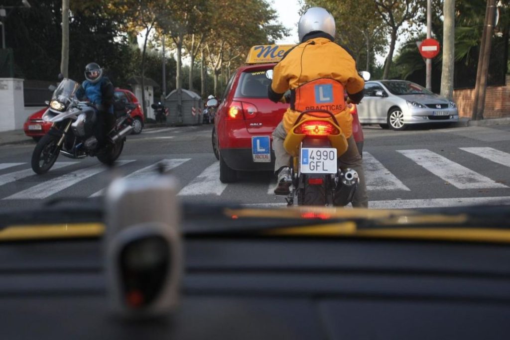 2024 curso examen conducir moto dgt 125 Motor16