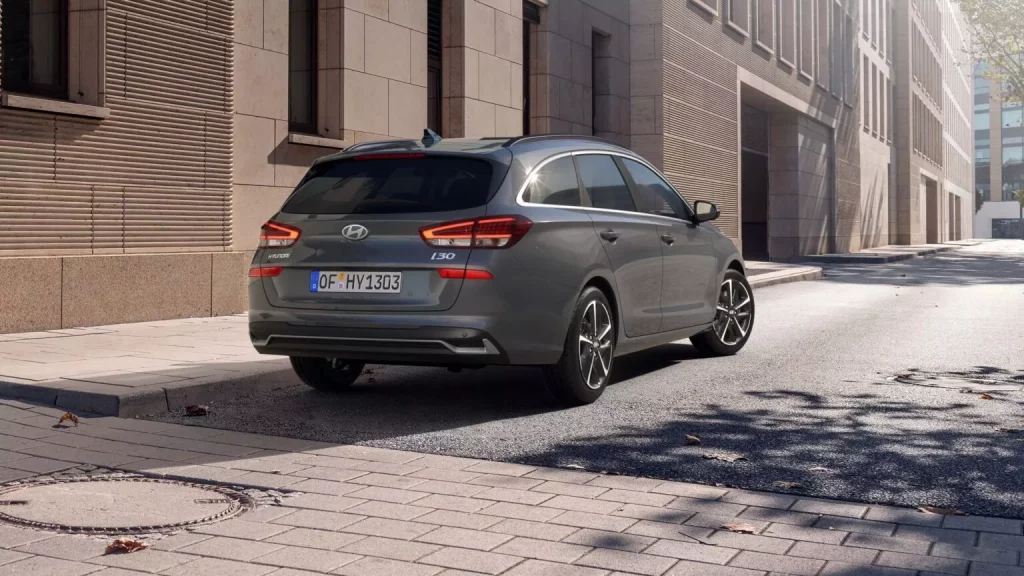 2024 Hyundai i30. Imagen trasera.