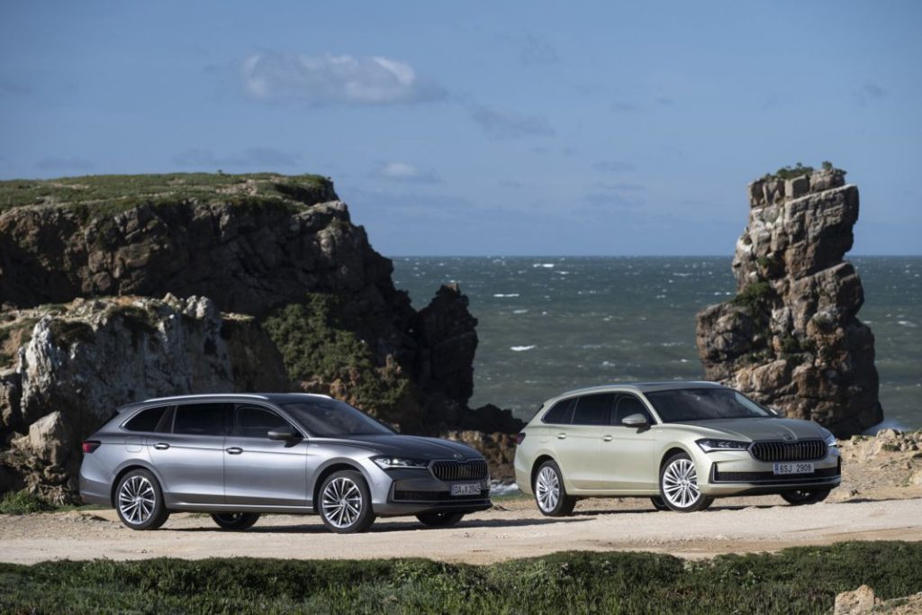 3 skoda superb combi all 753f1704 1920x1280 1 Motor16