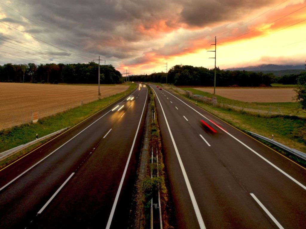 La DGT pone en el punto de mira a los conductores lentos que adoran el carril izquierdo 15 Motor16 COCHE CARRETERA Motor16