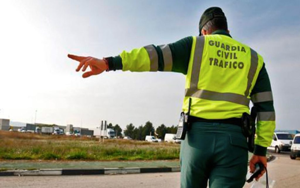 La única respuesta correcta a la clásica pregunta de la Guardia Civil: ‘¿Sabe usted por qué le hemos parado?’ 244 Motor16 Como debes actuar si la Guardia Civil de Trafico te da el alto en la carretera Motor16