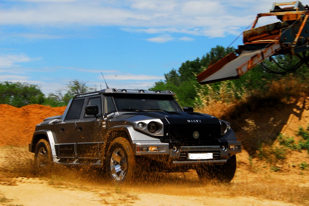 DARTZ-Prombron_-Iron-Diamond-based-on-Lamborghini-Urus-1.jpg