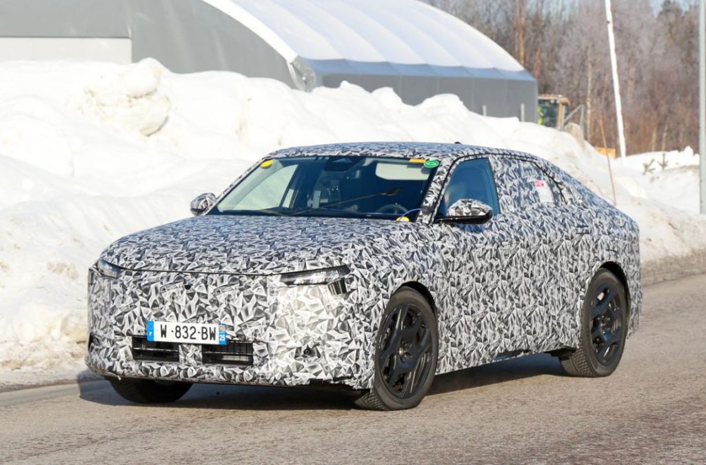 DS8, el futuro buque insignia empieza a rodar 16 Motor16 DS8 Crossback 14 Motor16