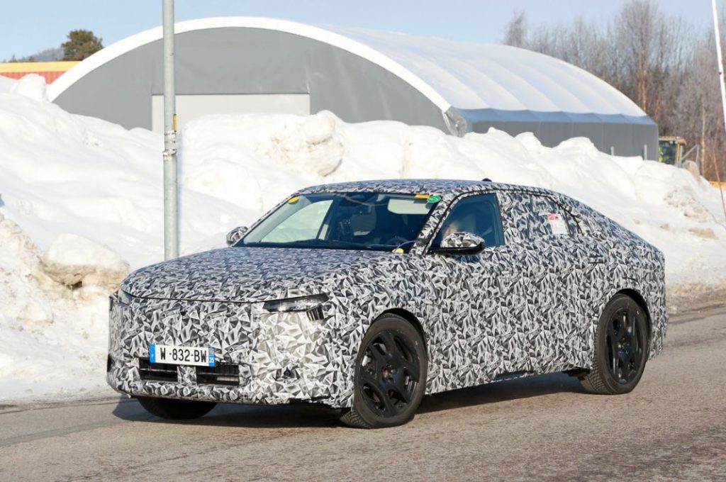 DS8, el futuro buque insignia empieza a rodar 17 Motor16 DS8 Crossback 15 Motor16