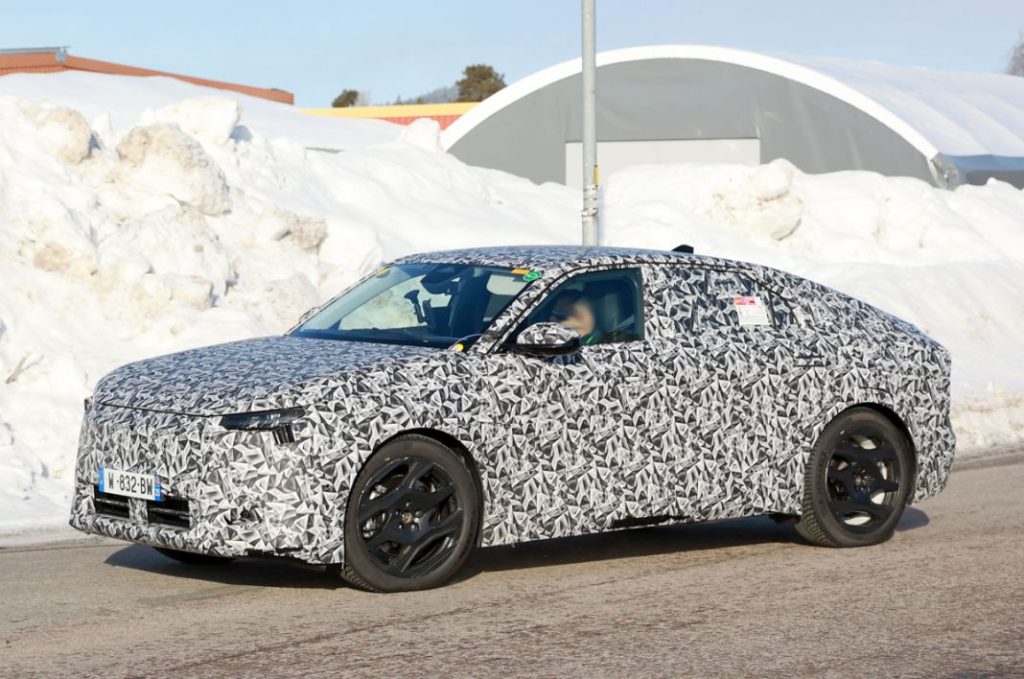 DS8, el futuro buque insignia empieza a rodar 18 Motor16 DS8 Crossback 16 Motor16