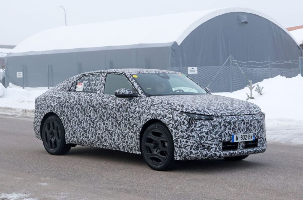 DS8, el futuro buque insignia empieza a rodar 6 Motor16 DS8 Crossback 4 Motor16