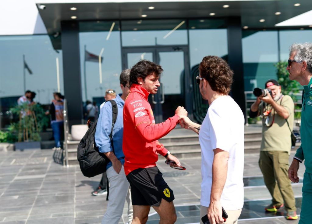 Cómo está influyendo el conflicto de Red Bull en Fernando Alonso y Carlos Sainz 4 Motor16 EuropaPress 5810050 alonso fernando spa aston martin f1 team amr24 portrait sainz carlos spa Motor16