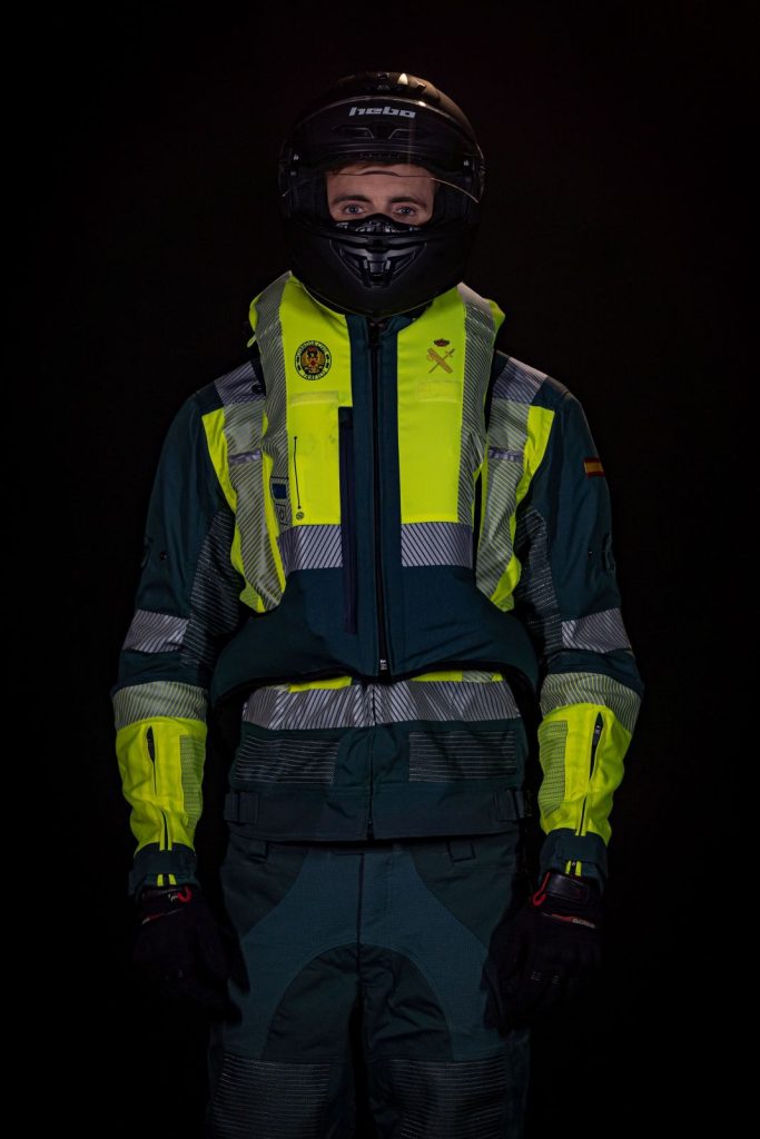 El secreto que encierran los nuevos 4.661 chalecos de la DGT para los motoristas de la Guardia Civil de Tráfico 141 Motor16 FECSA Chaleco Airbag DGT Motor16