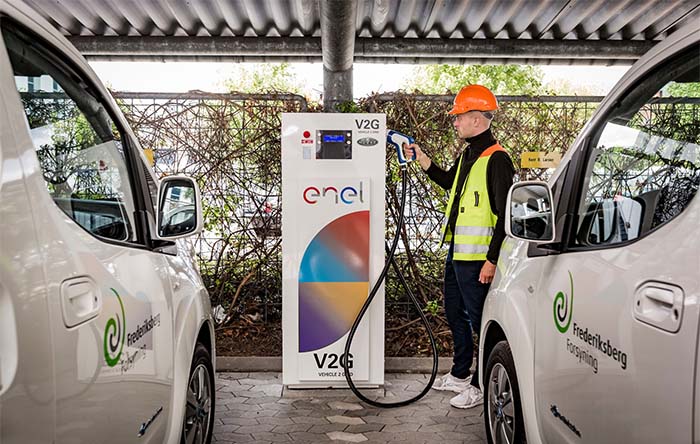 Furgonetas e NV200 y cargadores Enel del sistema V2G danes Motor16