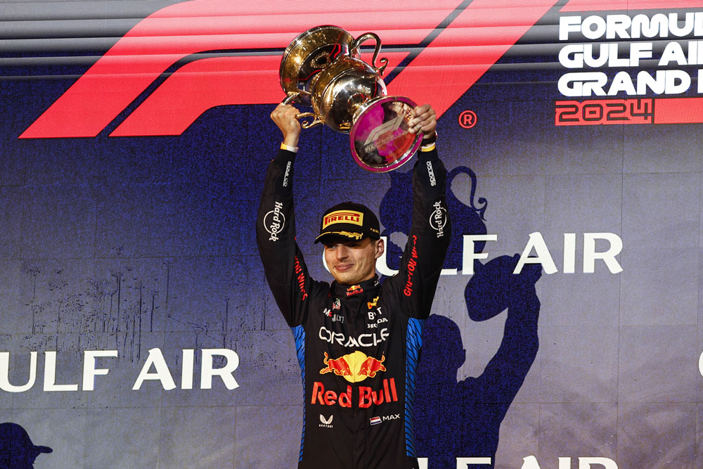 Bahrein da la razón a Fernando Alonso y una gran satisfacción a Carlos Sainz 16 Motor16 GP BAHREIN FORMULA 1 2024 VERSTAPPEN PODIO Motor16