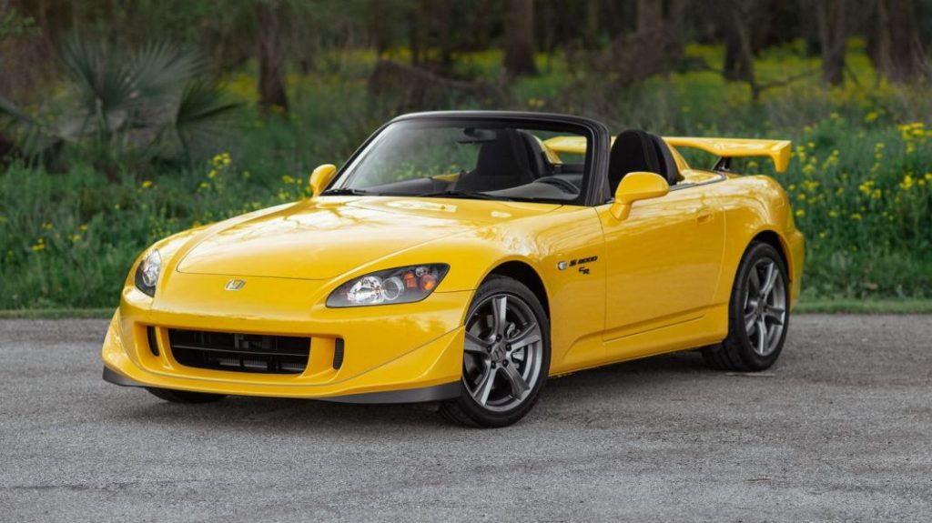 7 coches con motes: del famoso 'Escarabajo' al 'Cisne negro' 101 Motor16 Honda S2000 Motor16