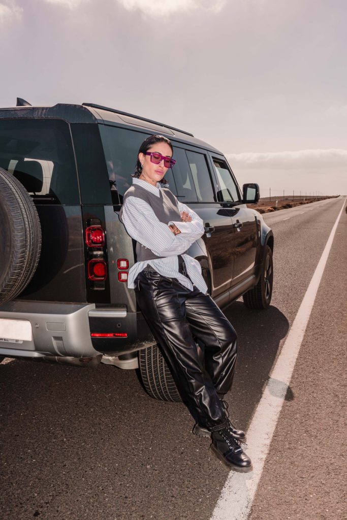 El coche que conduce la conocida DJ Indira Paganotto 1 Motor16 Indira Pganotto Land Rover Defender1 Motor16