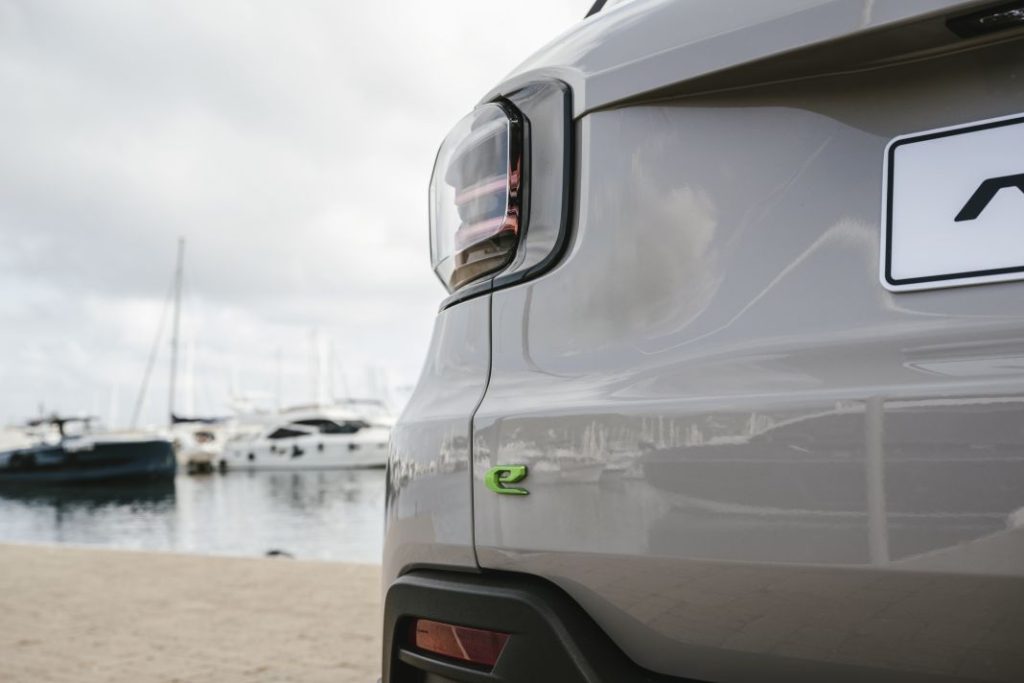 Primera prueba del Jeep Avenger e-Hybrid: ¿La mejor versión de la gama? 32 Motor16 Jeep Avenger e hybrid 12 Motor16