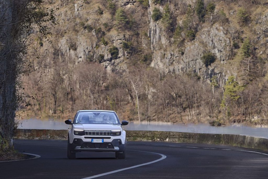 Primera prueba del Jeep Avenger e-Hybrid: ¿La mejor versión de la gama? 24 Motor16 Jeep Avenger e hybrid 21 Motor16