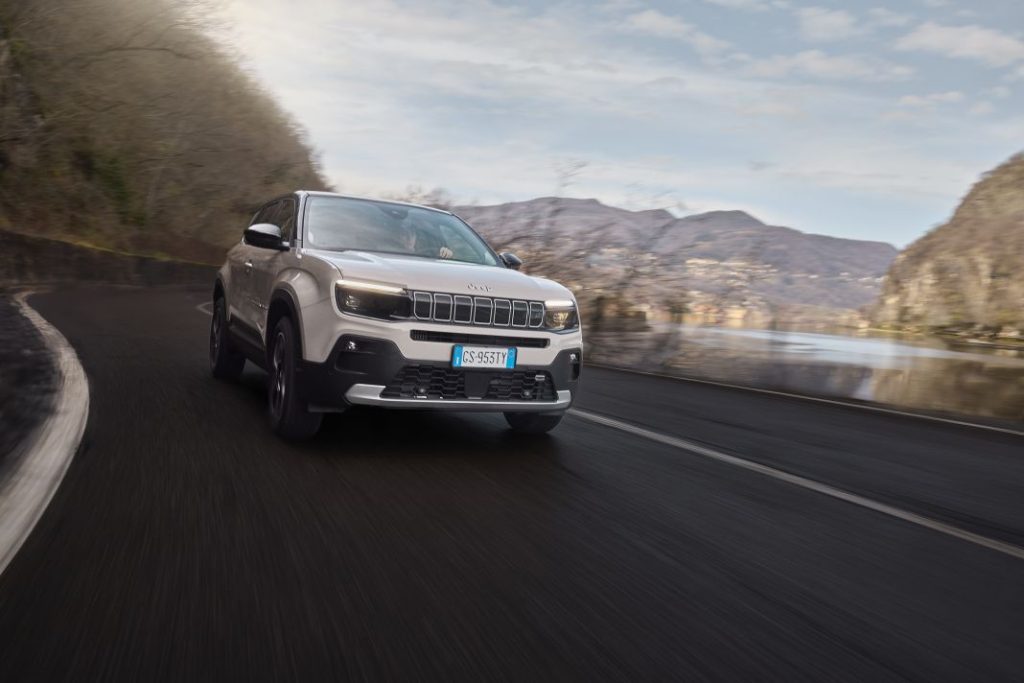 Primera prueba del Jeep Avenger e-Hybrid: ¿La mejor versión de la gama? 23 Motor16 Jeep Avenger e hybrid 22 Motor16