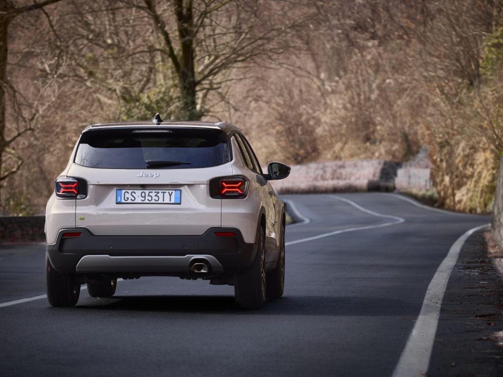 Primera prueba del Jeep Avenger e-Hybrid: ¿La mejor versión de la gama? 22 Motor16 Jeep Avenger e hybrid 23 Motor16