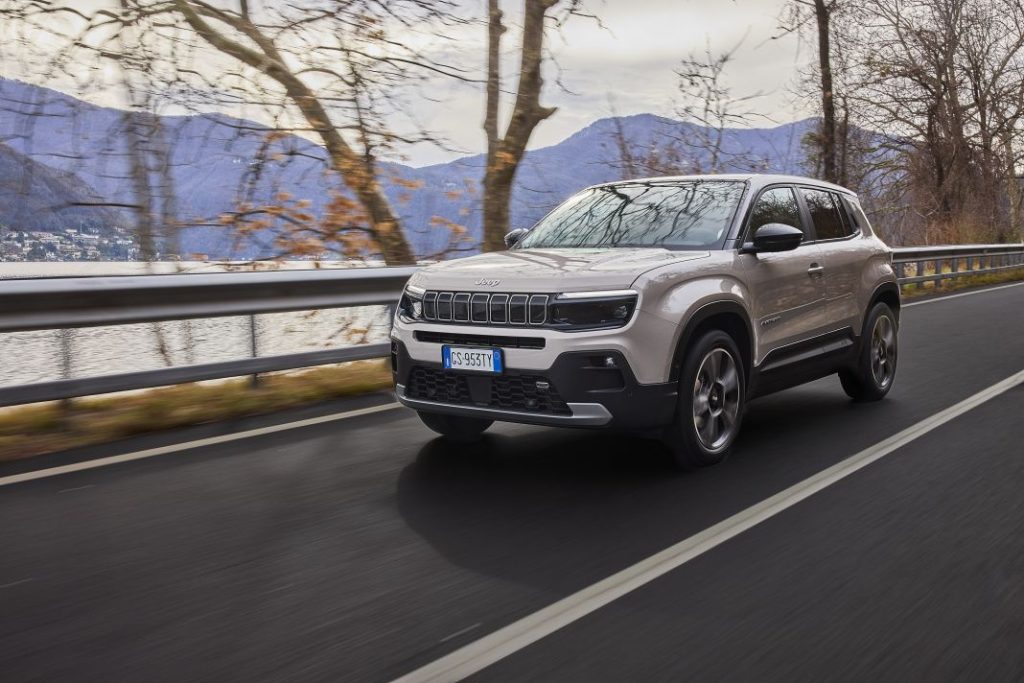 Primera prueba del Jeep Avenger e-Hybrid: ¿La mejor versión de la gama? 20 Motor16 Jeep Avenger e hybrid 25 Motor16