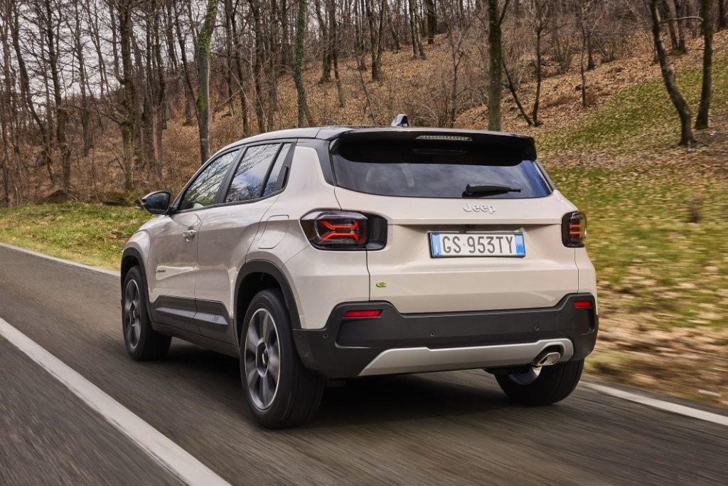 Primera prueba del Jeep Avenger e-Hybrid: ¿La mejor versión de la gama? 18 Motor16 Jeep Avenger e hybrid 27 Motor16